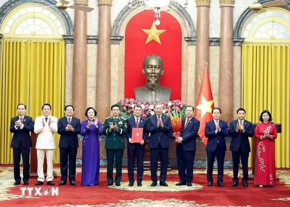 Tổng Bí thư, Chủ tịch nước chủ trì hội nghị công bố các quyết định đối với Chính phủ